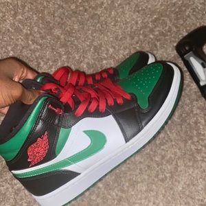 Jordan 1 Mids